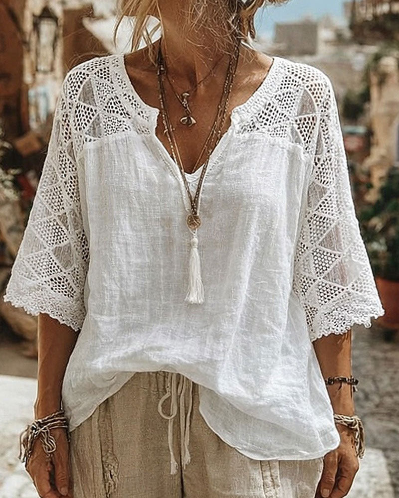 Cynthia | Blusa con scollo a V e dettagli in pizzo