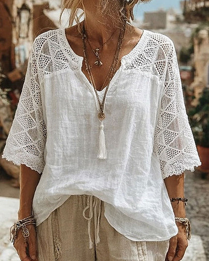 Cynthia | Blusa con scollo a V e dettagli in pizzo