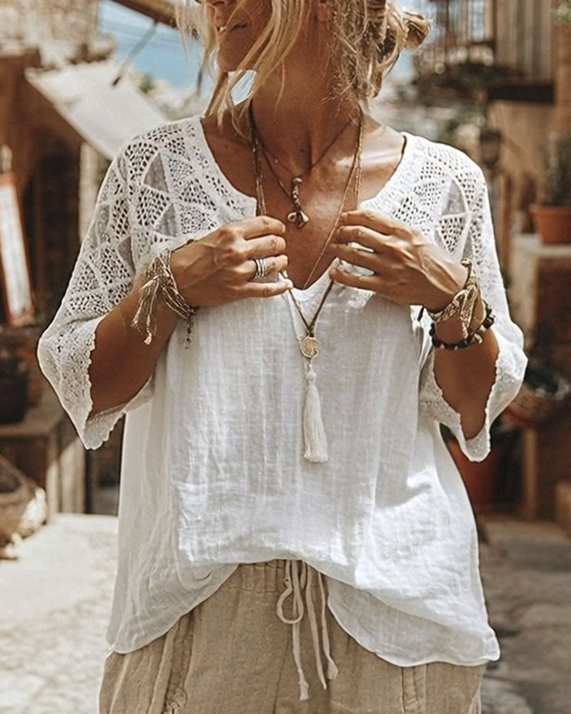 Cynthia | Blusa con scollo a V e dettagli in pizzo